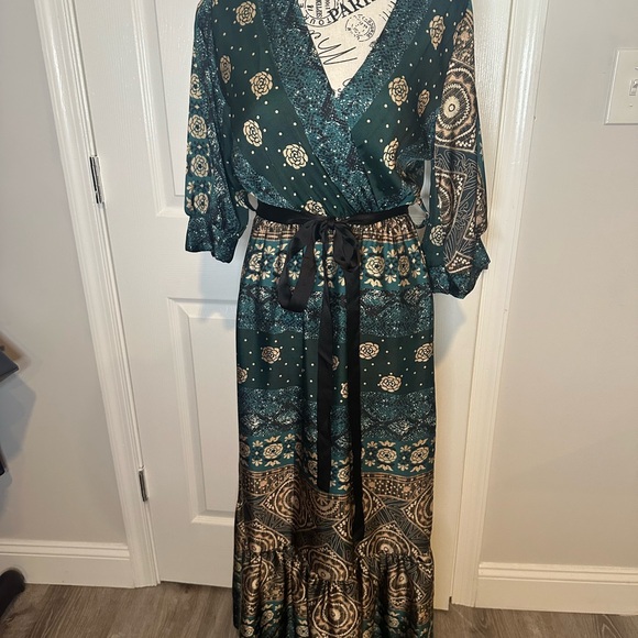 Italian Elegant Green and tan Maxi Dress with 2 different belts . Summer Sleeves - Picture 3 of 10